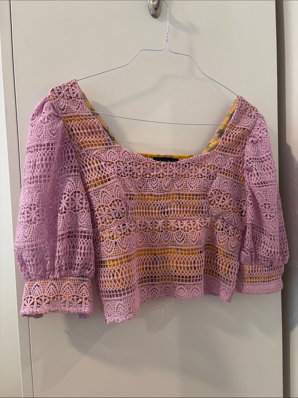 Lea & Viola Women’s Cropped Blouse, Excellent Condition! Size Medium
